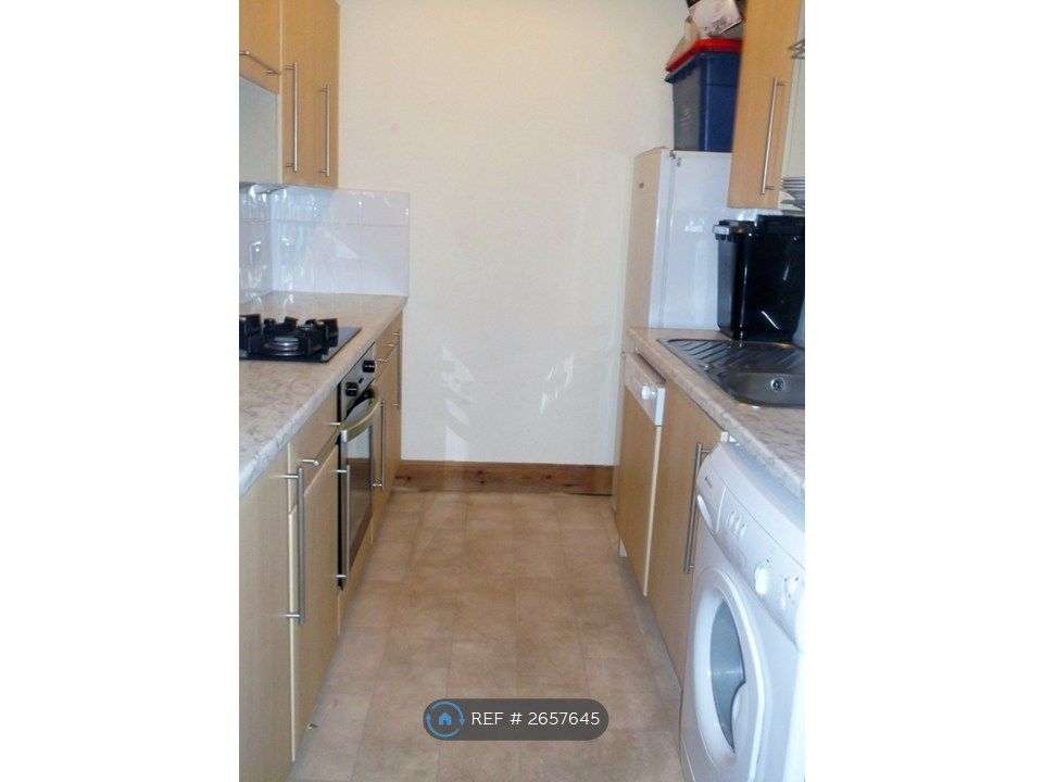 Property photo 3 of 9 Kitchen