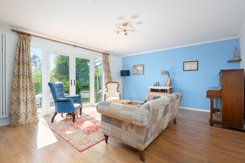 Property photo 2 of 34