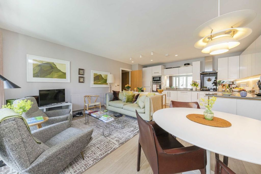 Property photo 2 of 8