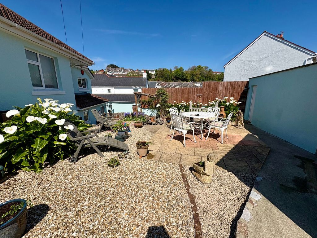 Property photo 2 of 49