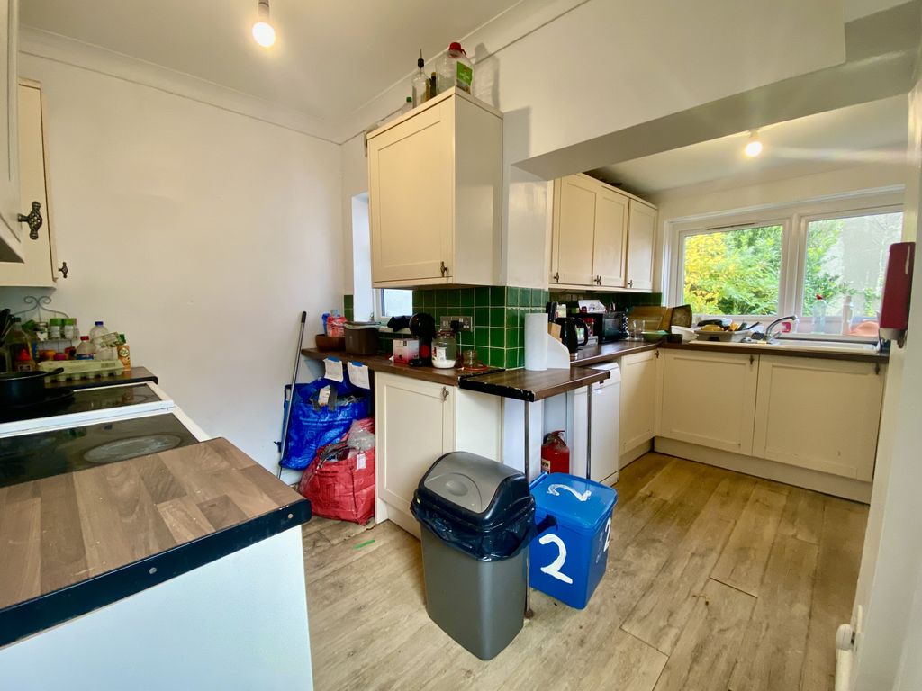 Property photo 3 of 20 Kitchen