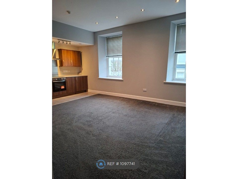 Property photo 2 of 10 Kitchen/Lounge