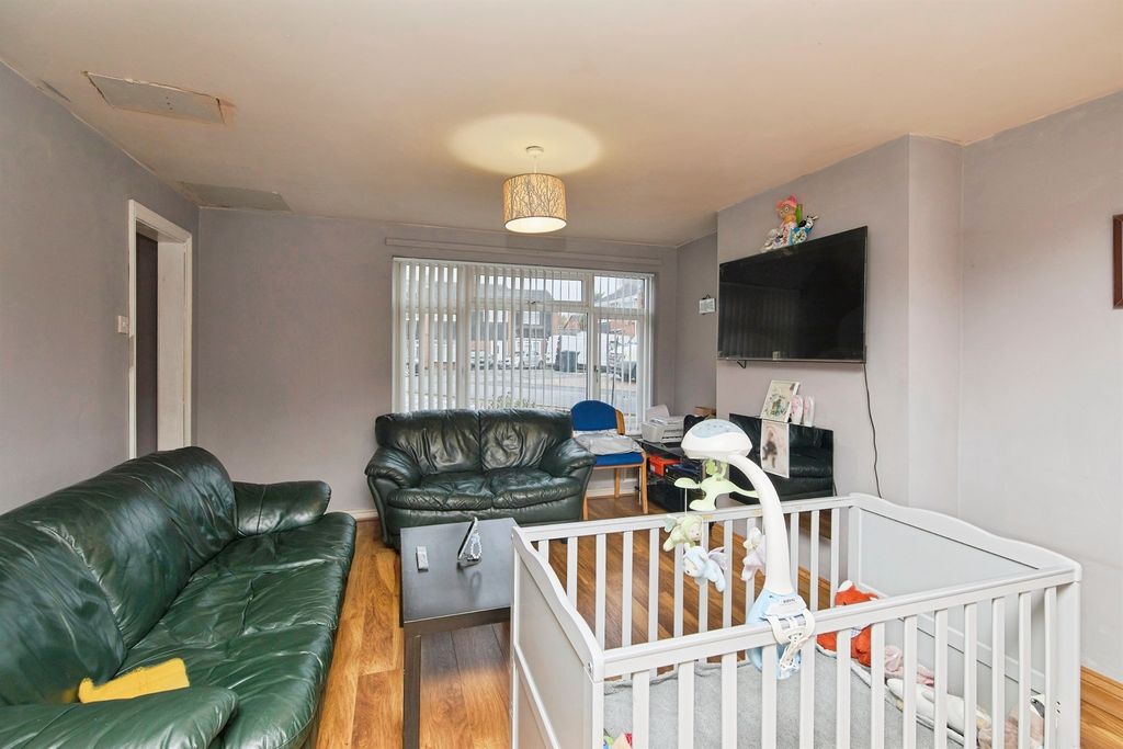 Property photo 2 of 17