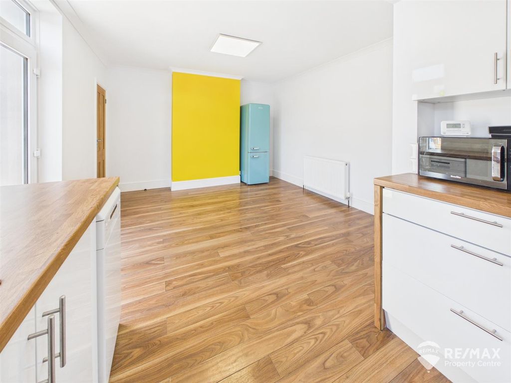 Property photo 3 of 24 Cam02842G0-Pr0376-Still029.Jpg