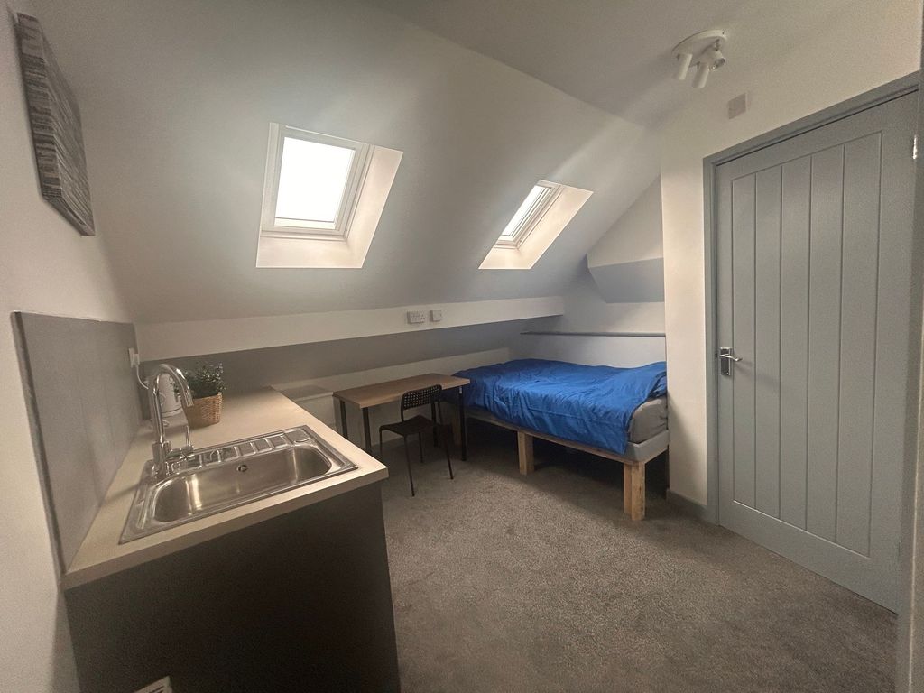 Property photo 1 of 6 Bright Loft Room With Skylights And Kitchenette...