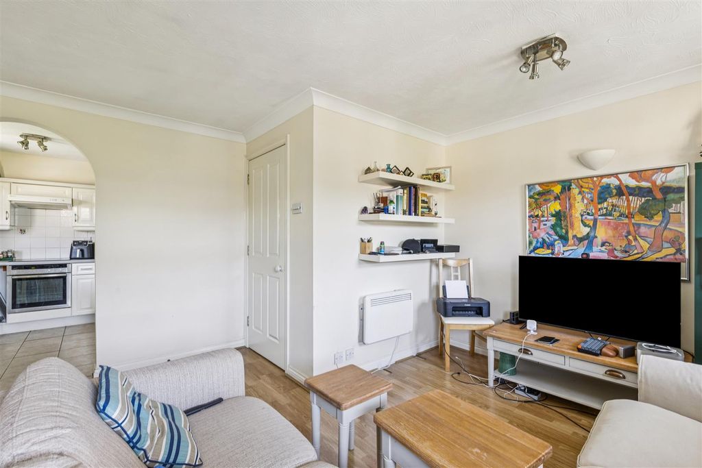 Property photo 3 of 11 For Sale - Monmouth Close, W4