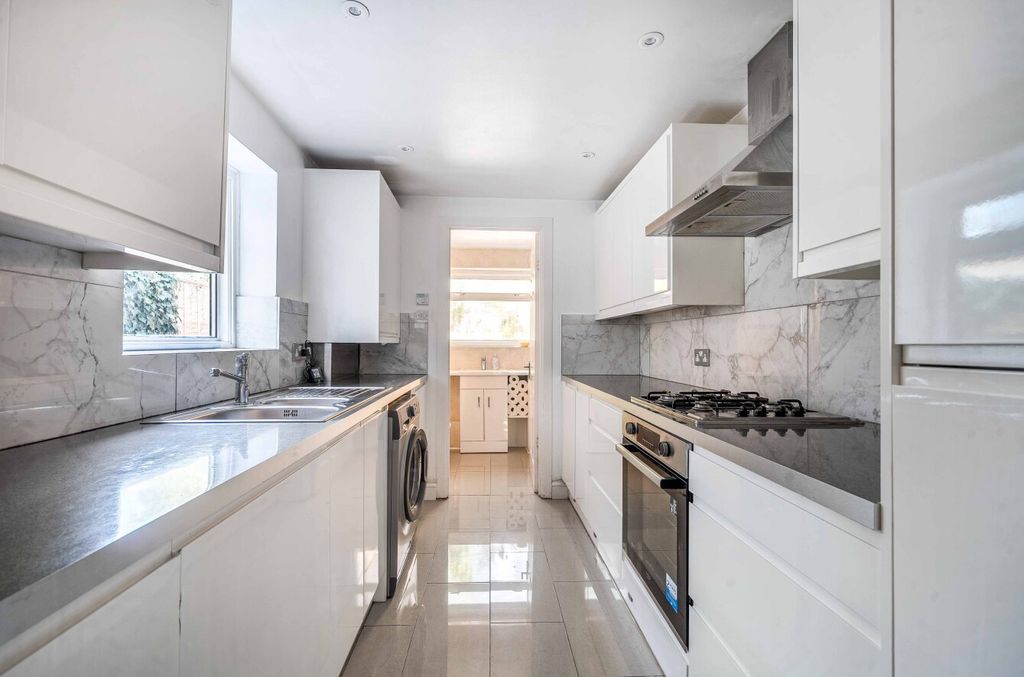 Property photo 3 of 14 Kitchen