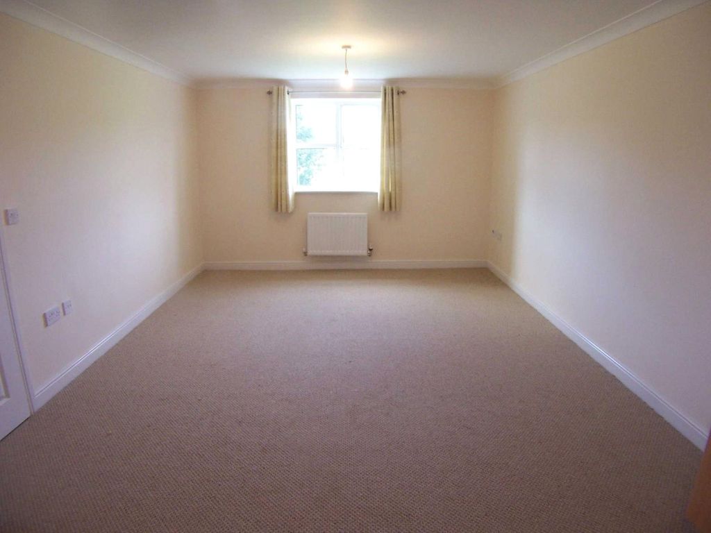 Property photo 2 of 8 Lounge
