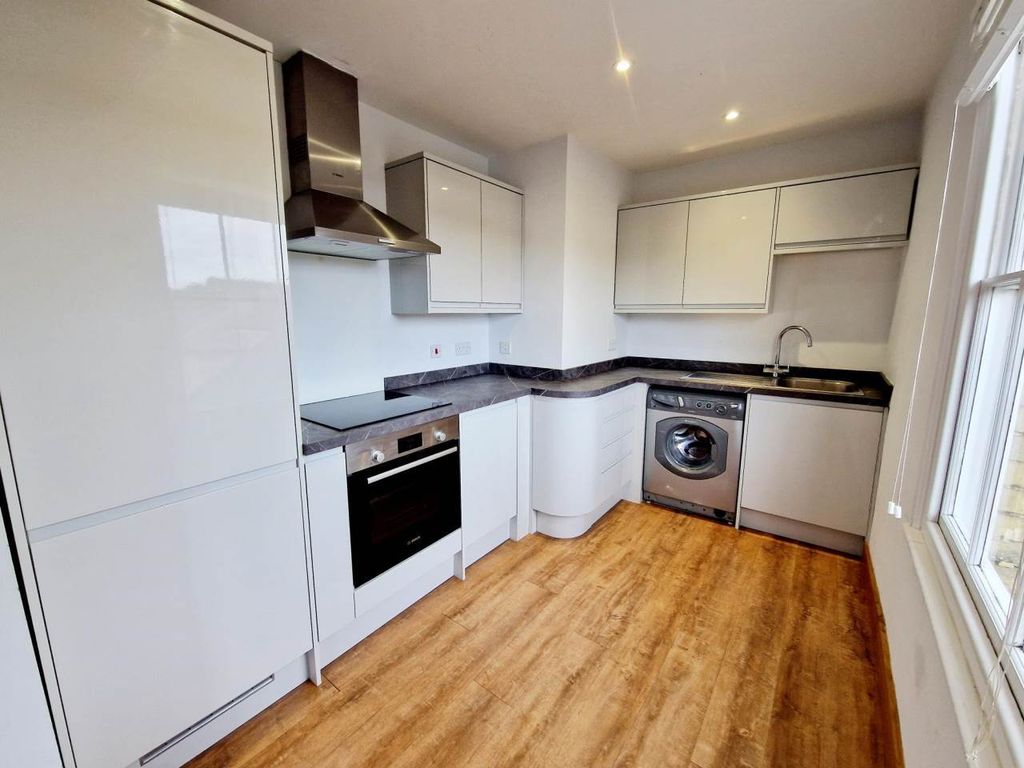 Property photo 2 of 7 Kitchen