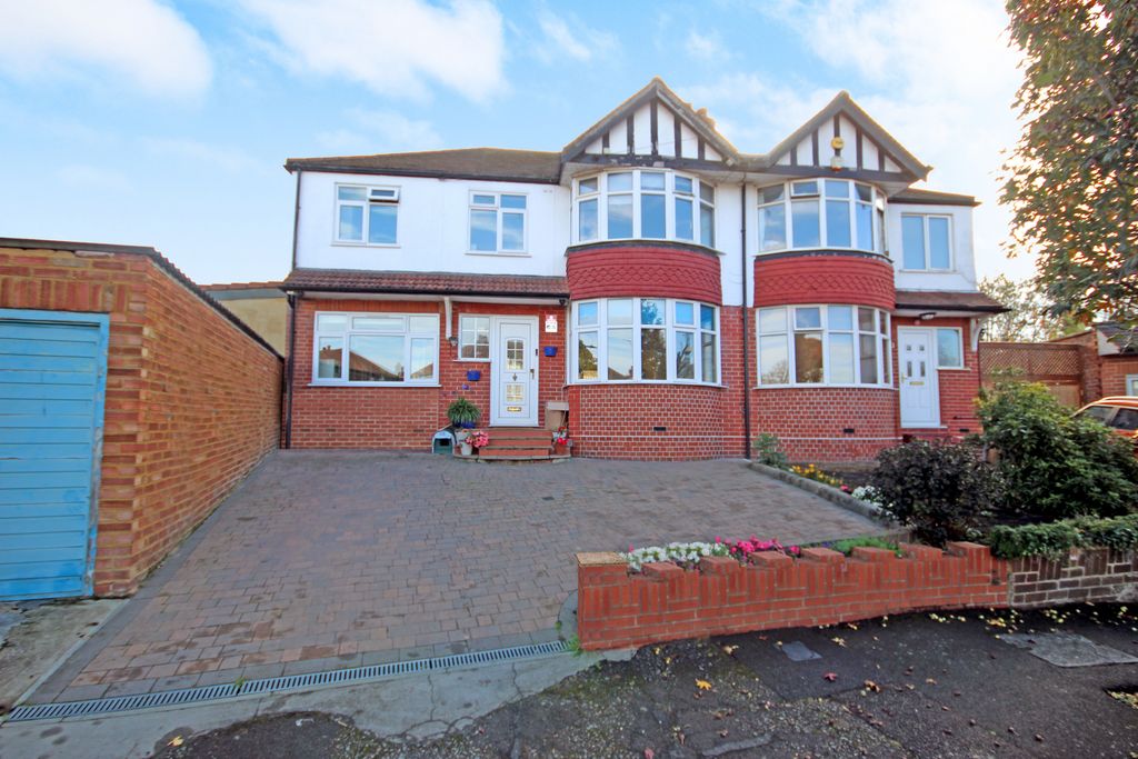 Property photo 1 of 14 Rossall Crescent, Park Royal, London, Nw10