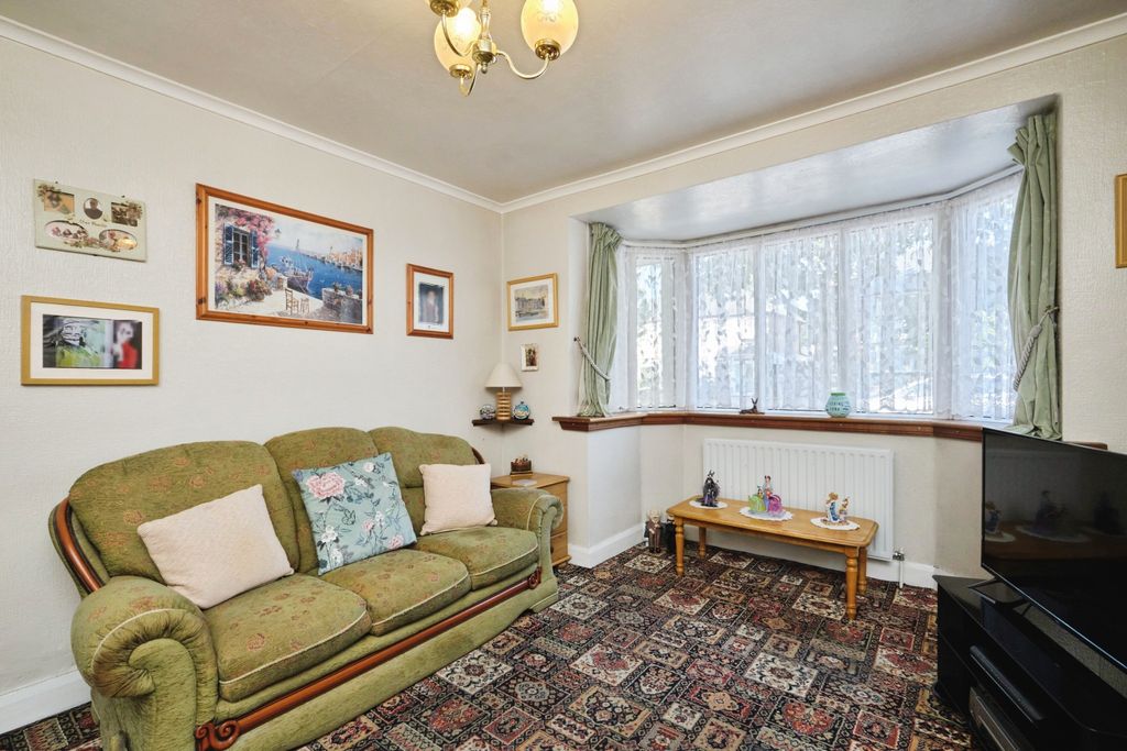 Property photo 3 of 28