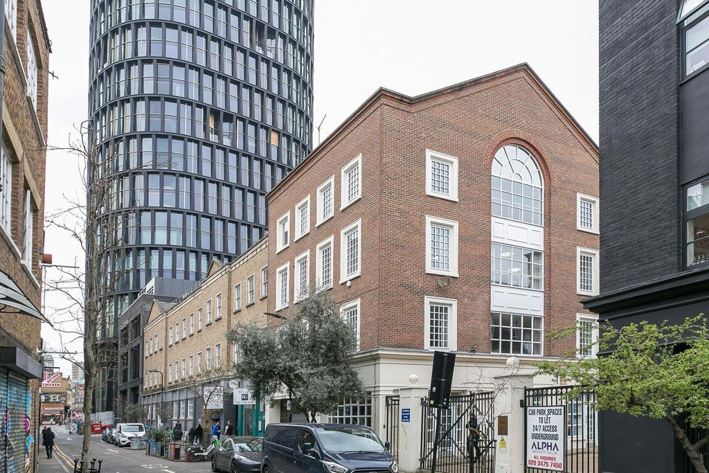 Property photo 1 of 21 12Chapelplacerivingtonstreetshoreditchec2A3Qbexternal5.Jpg