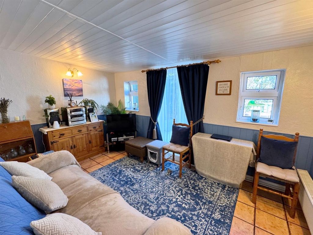 Property photo 3 of 13 Garden Room