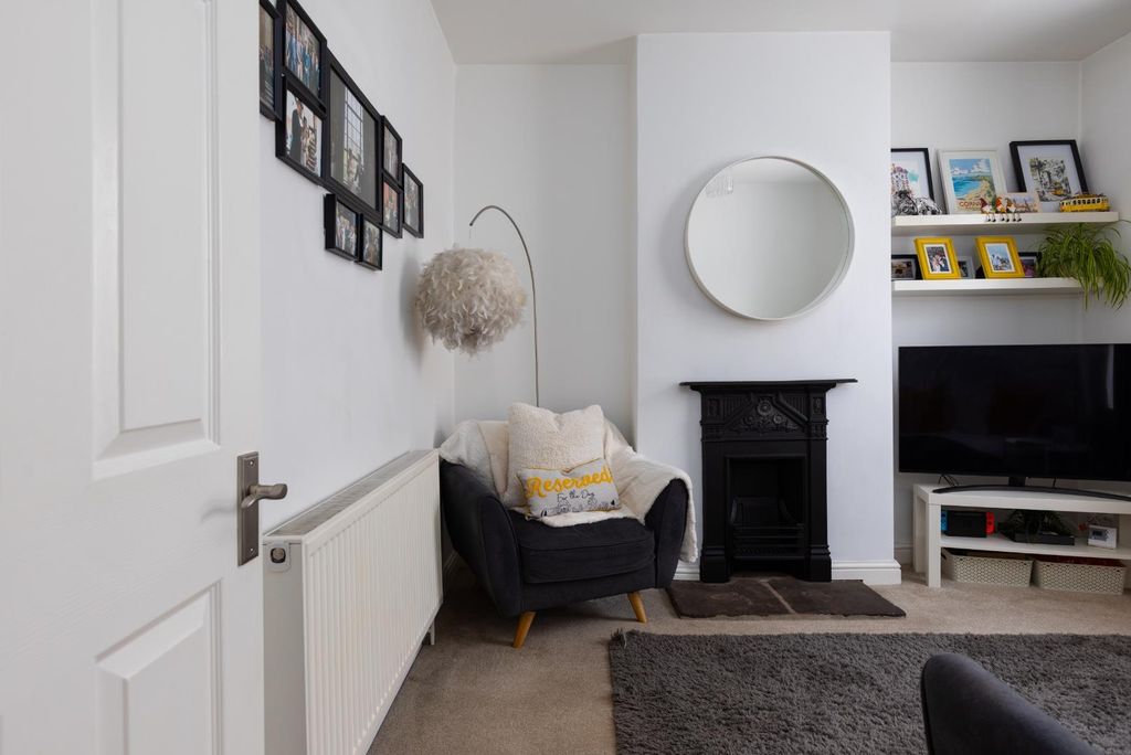 Property photo 1 of 23 4 Mayors Building Road, Bs16-20.Jpg