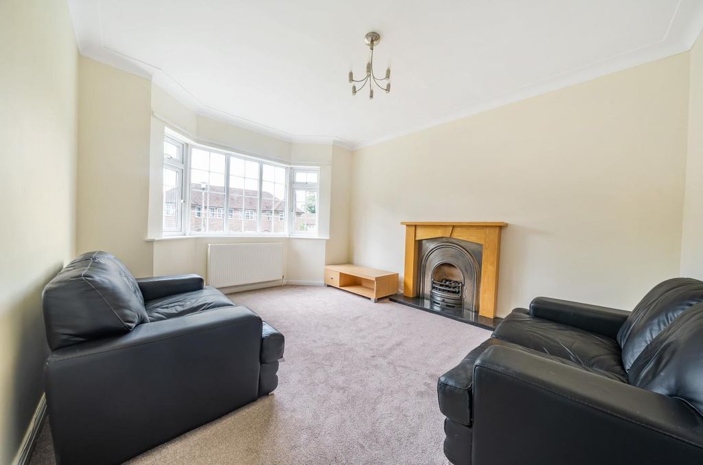 Property photo 2 of 13 Davidson Frost-Wellings, Dfw, Springfield Close, S