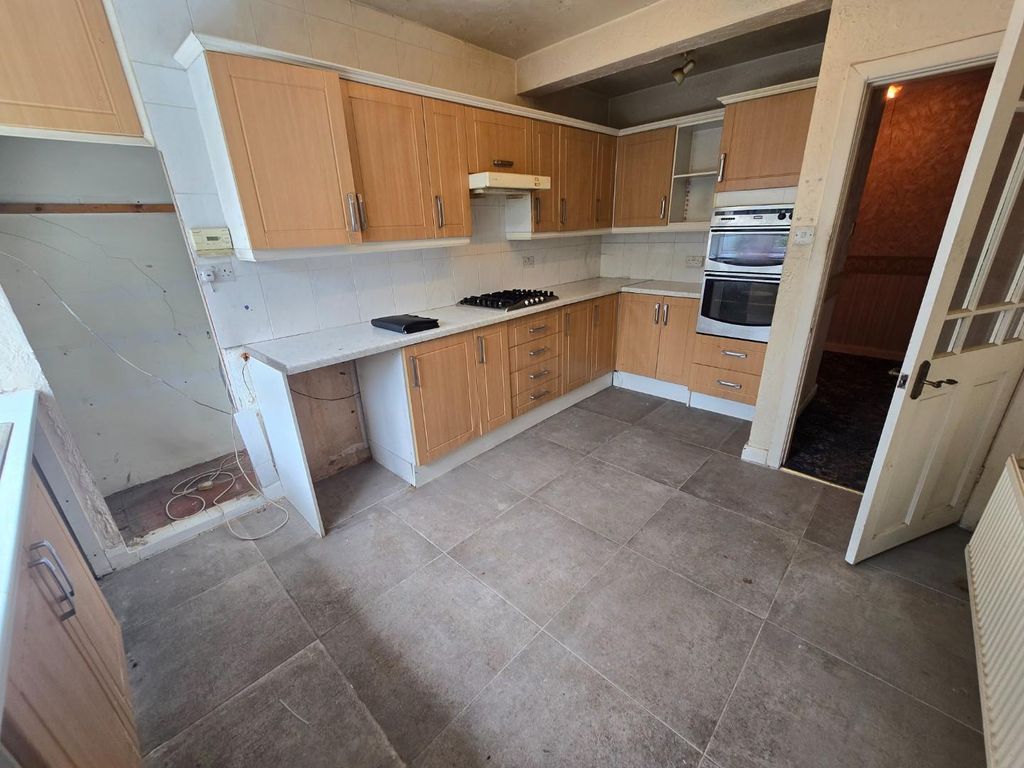 Property photo 3 of 16 Kitchen