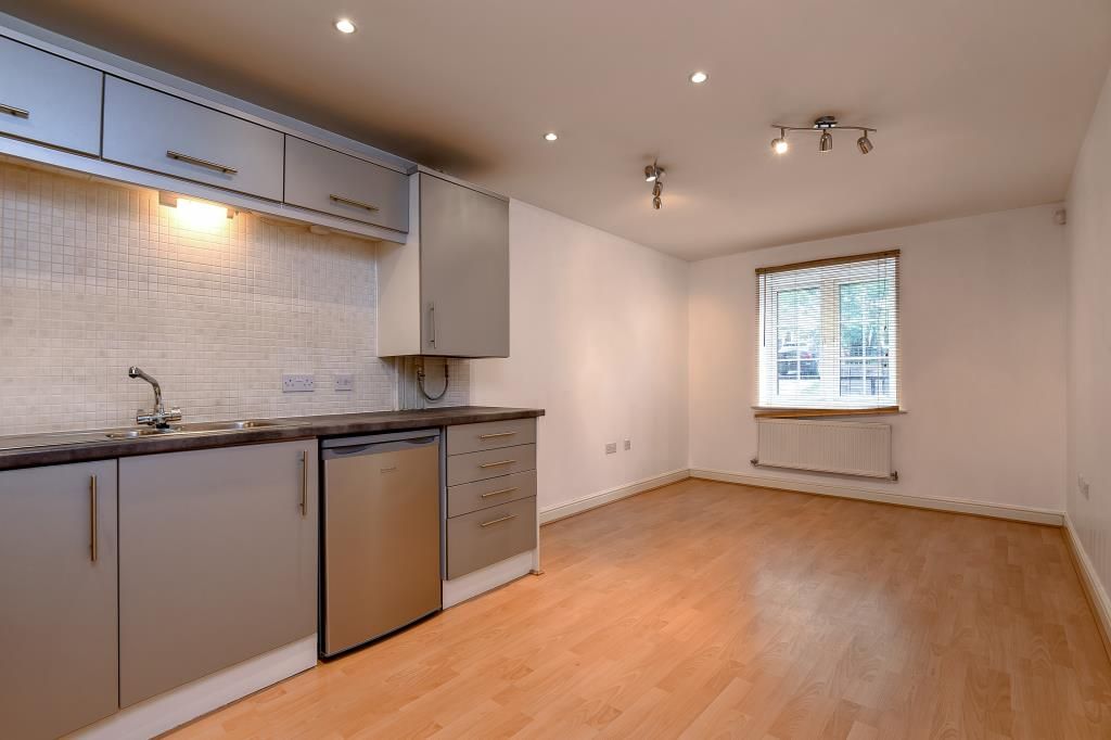 Property photo 3 of 10 Kitchen