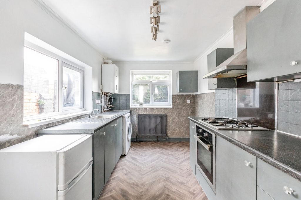 Property photo 3 of 18 Image