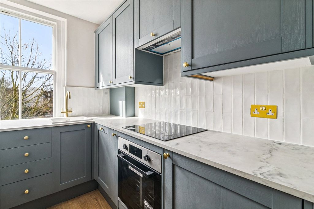 Property photo 2 of 9 Picture No. 28