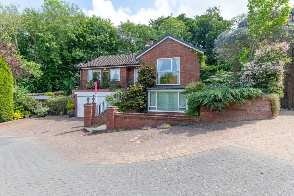Property photo 1 of 33