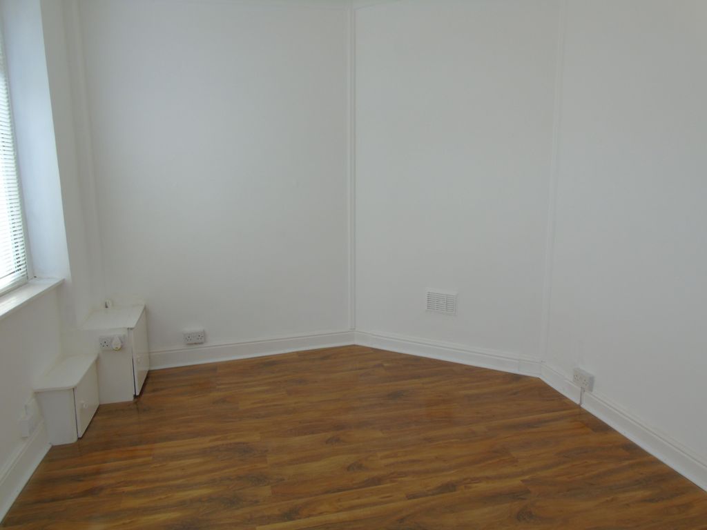 Property photo 3 of 9 Living Room