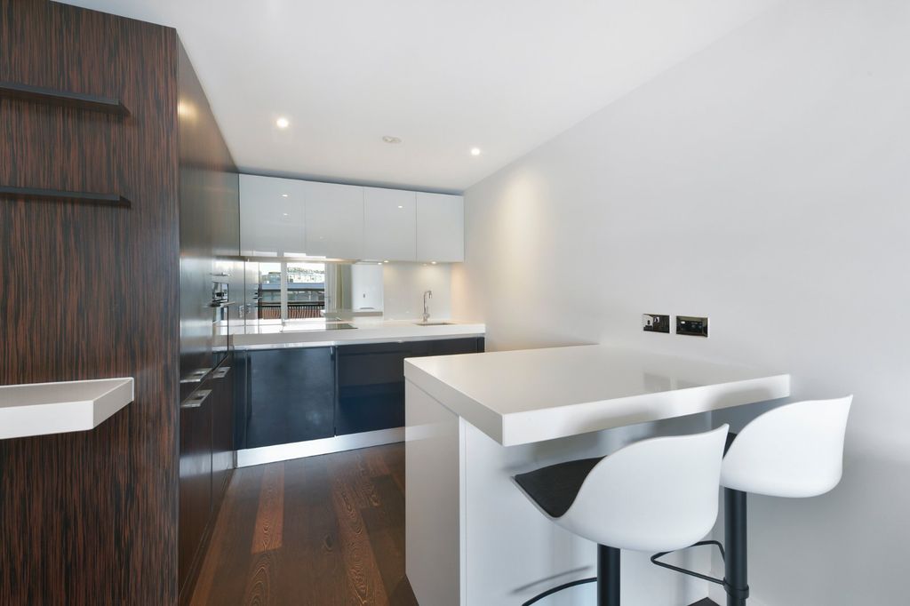 Property photo 2 of 11 Kitchen