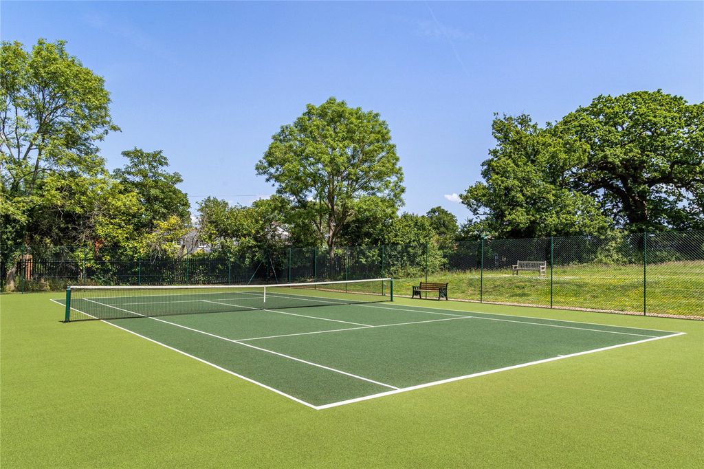 Property photo 3 of 22 Magna Carta Park