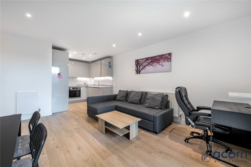 Property photo 2 of 19 Picture No. 17