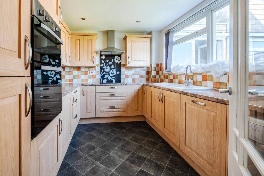 Property photo 2 of 12 Picture No. 26