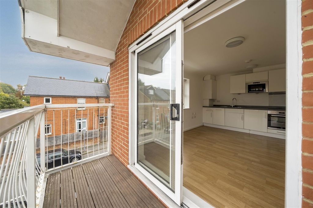 Property photo 2 of 8