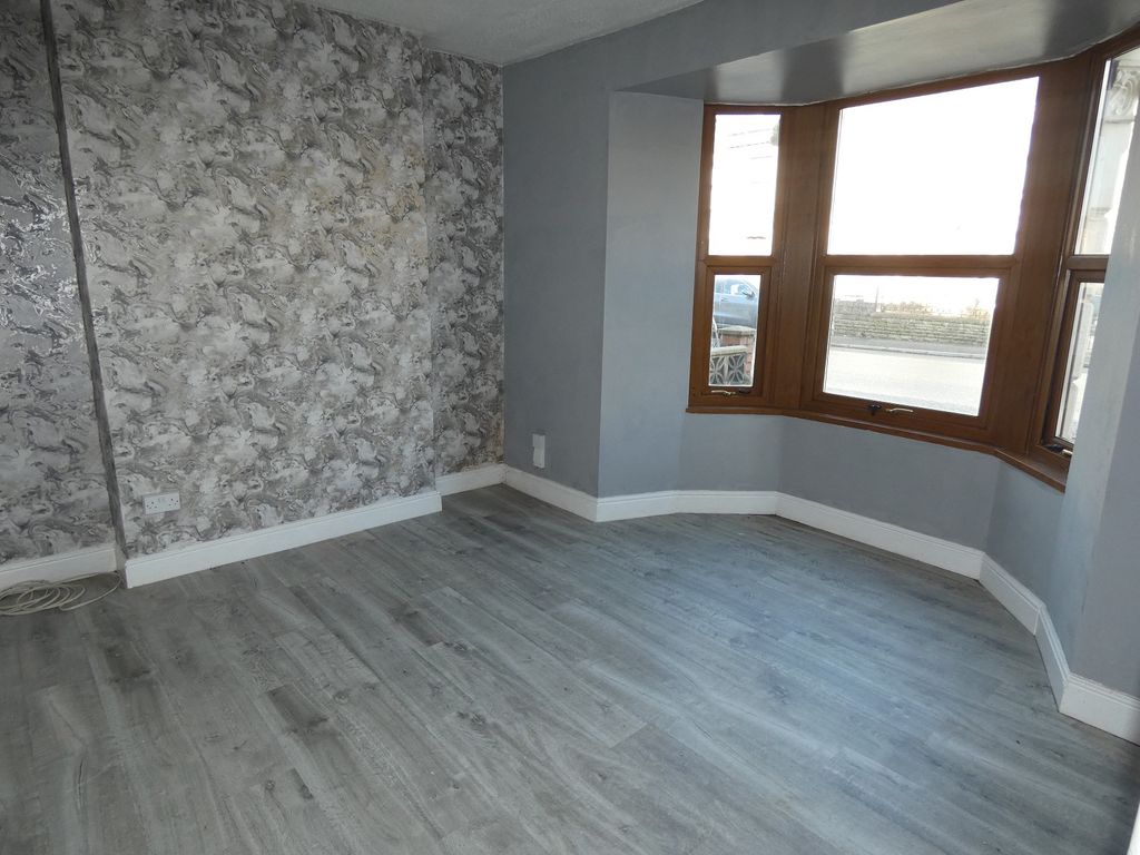 Property photo 2 of 9 Front Lounge