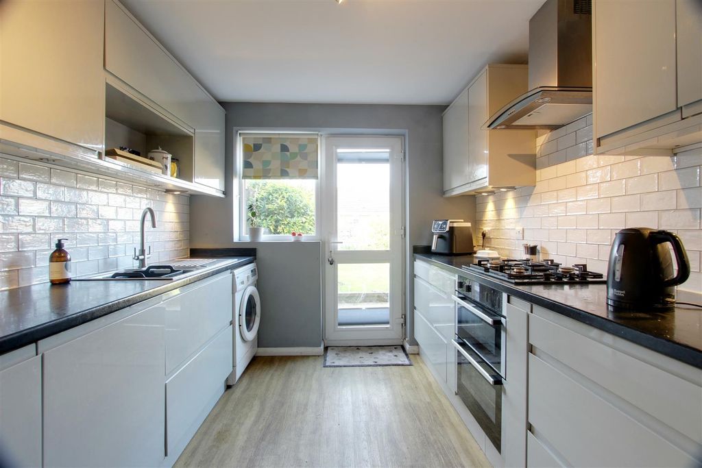 Property photo 2 of 18 Img_2855-Img_2857 K1.Jpg