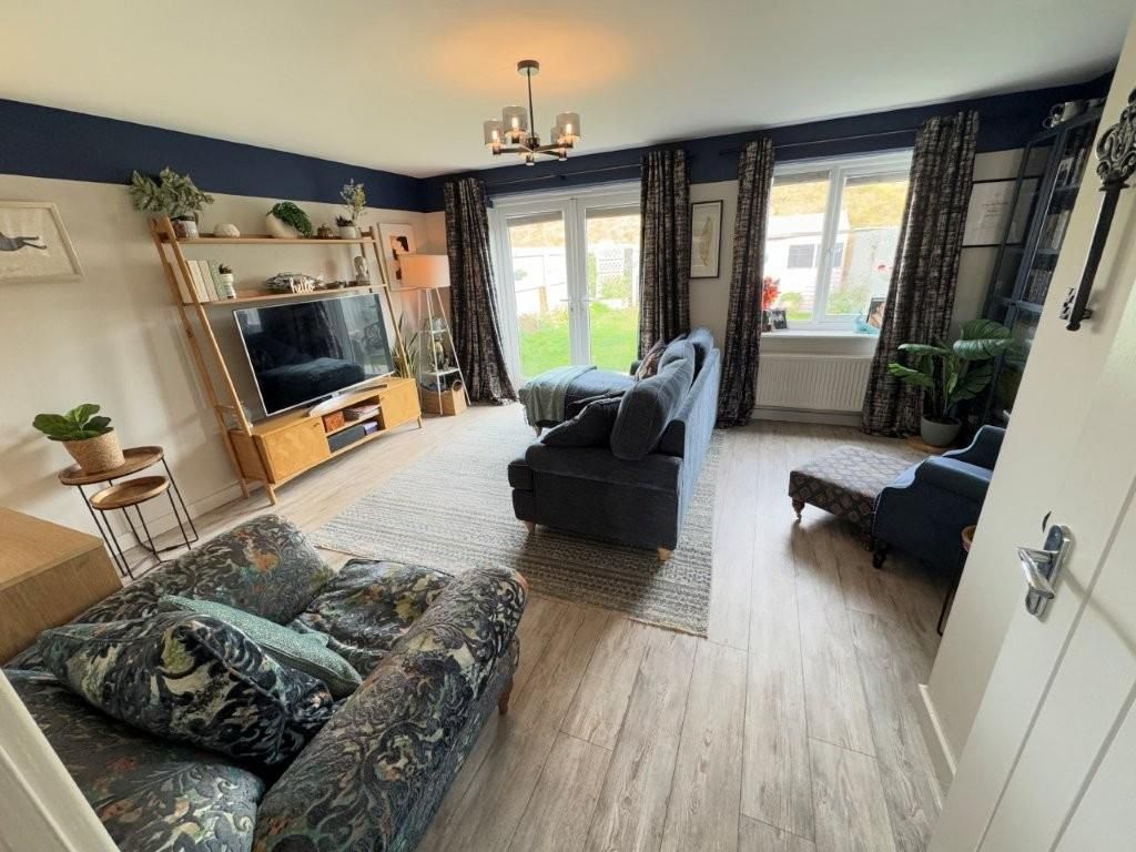 Property photo 2 of 20 Lounge