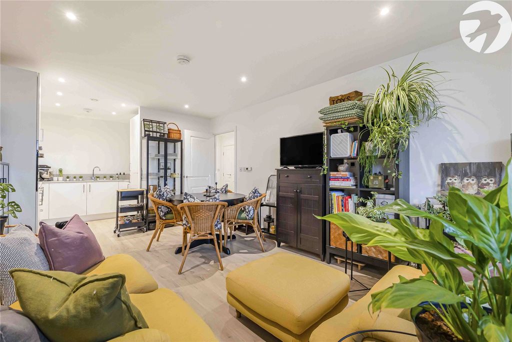 Property photo 2 of 23 Living Room