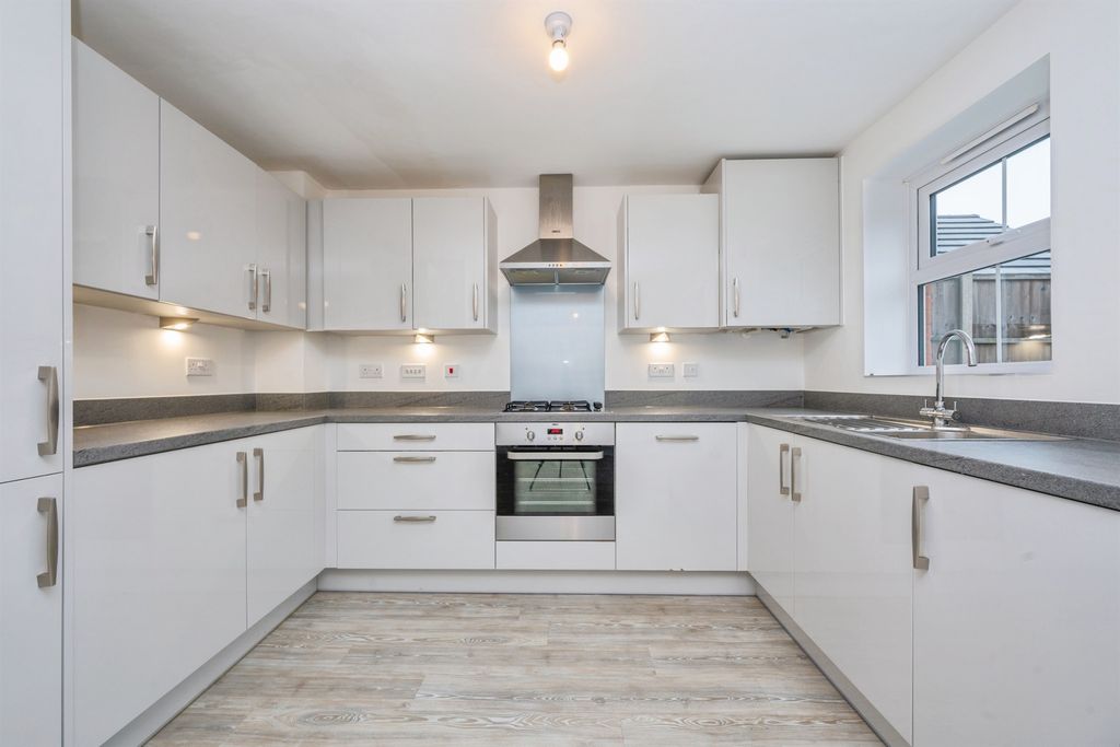 Property photo 3 of 15 Kitchen Diner: