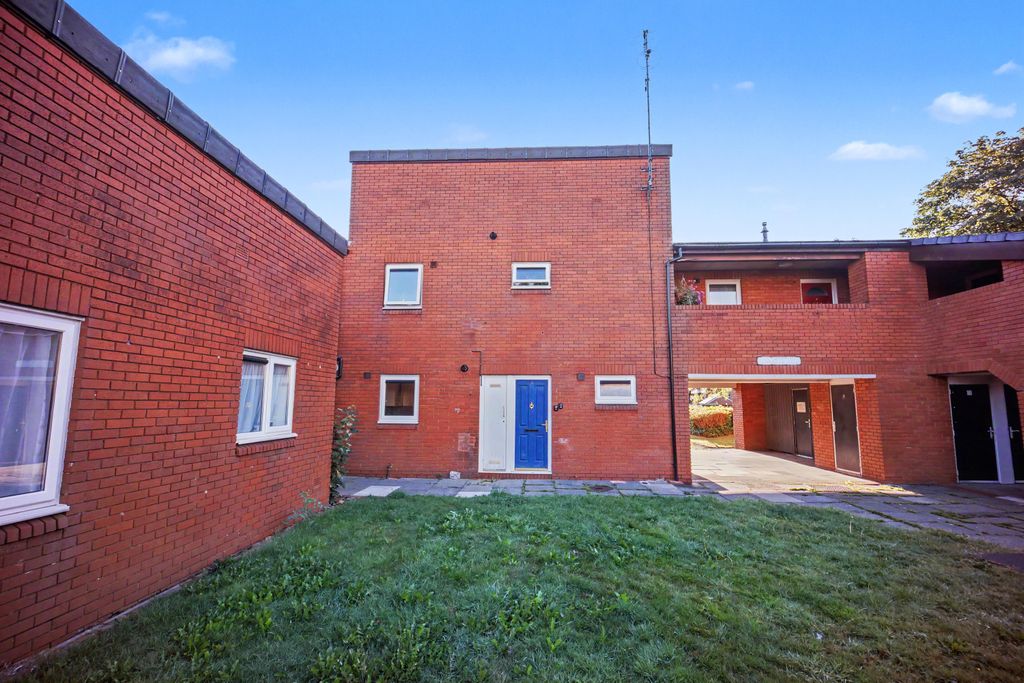 Property photo 1 of 15 6 Fell View, Chorley, Lancashire, Pr6 0Nt