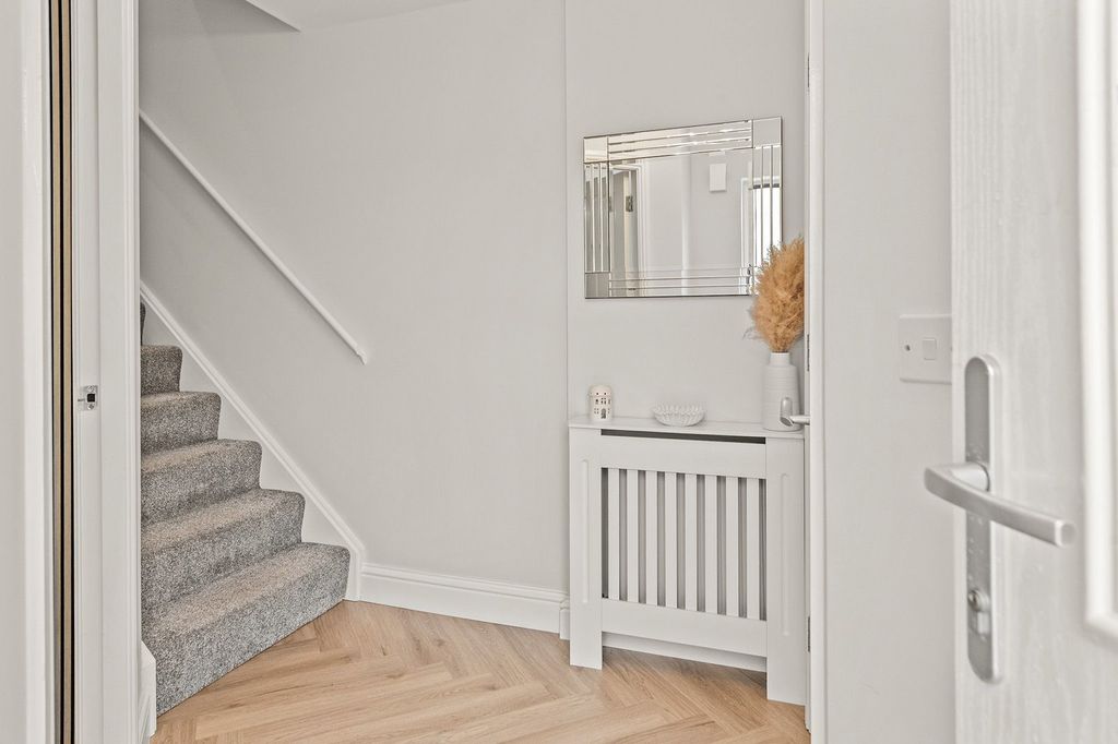 Property photo 2 of 26