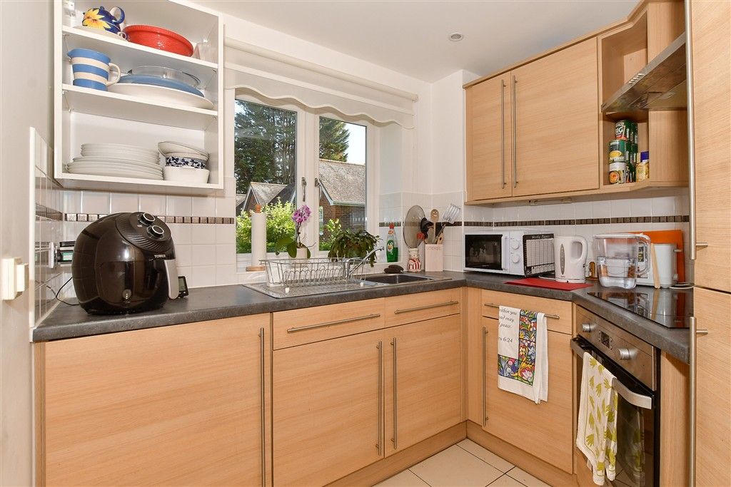 Property photo 3 of 8 Kitchen