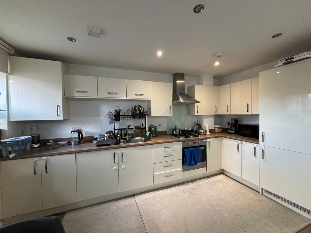 Property photo 3 of 10 Kitchen