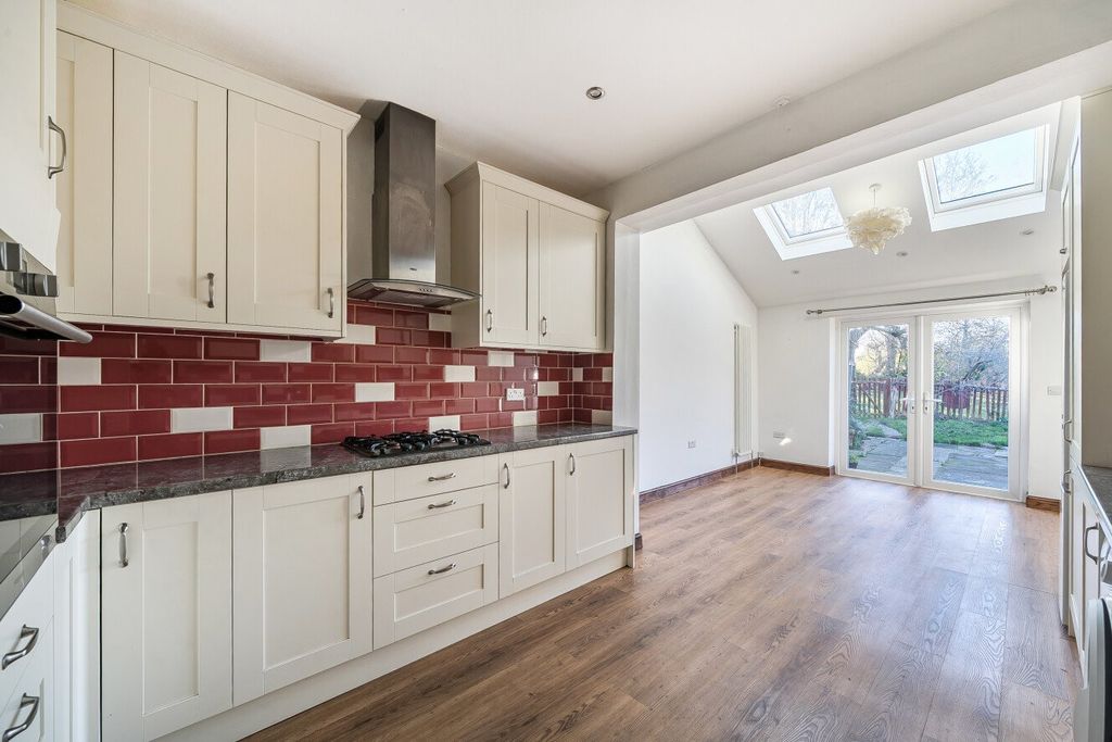 Property photo 2 of 13 Picture No. 17