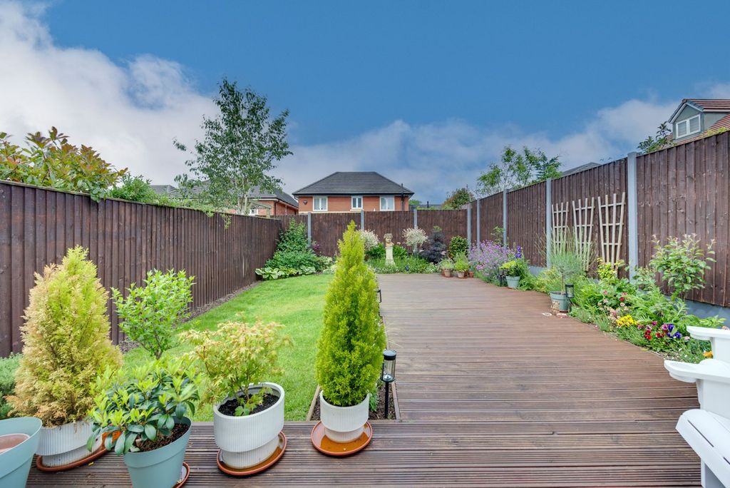Property photo 2 of 31
