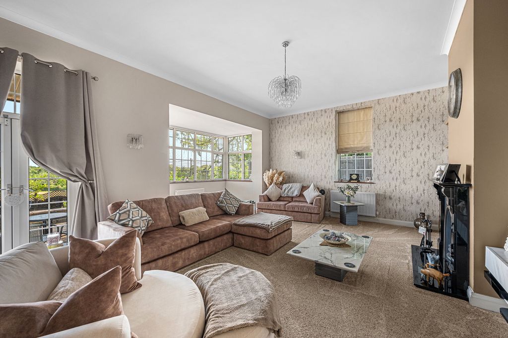 Property photo 3 of 46