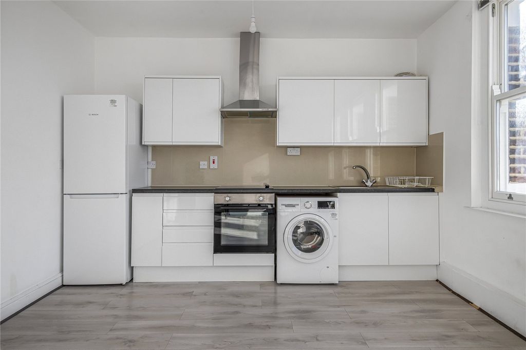 Property photo 2 of 10 Picture No. 05