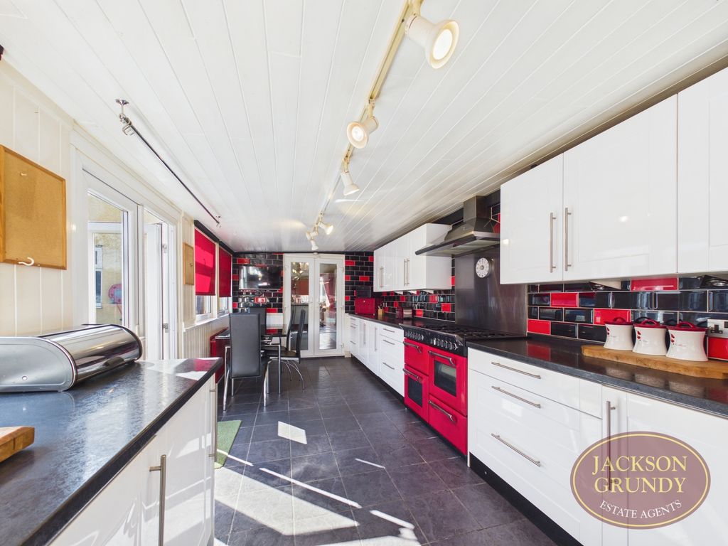 Property photo 2 of 27 Station Road