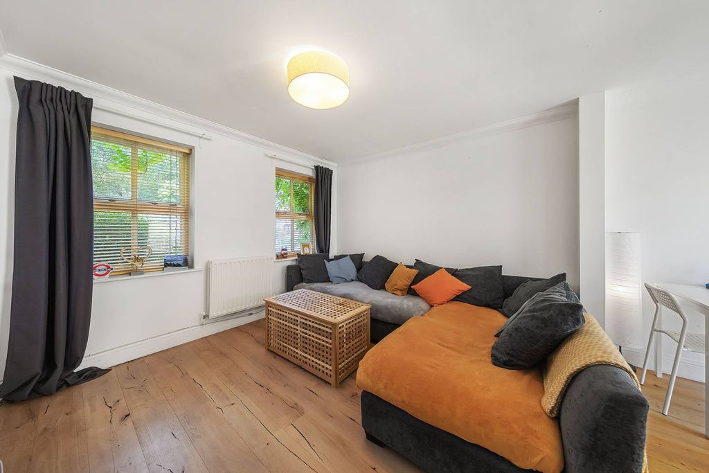 Property photo 2 of 6