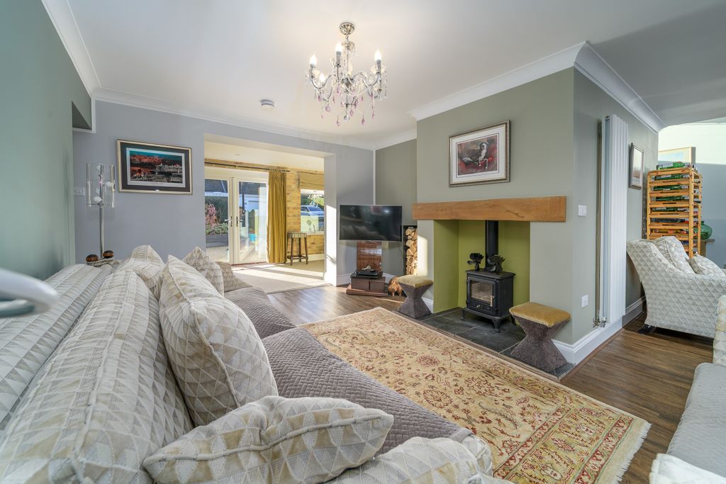 Property photo 3 of 38 Lounge-1