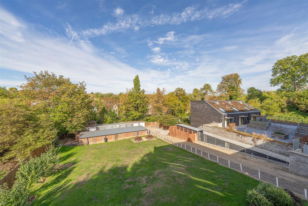 Property photo 3 of 12 Tina Court-1.Jpg