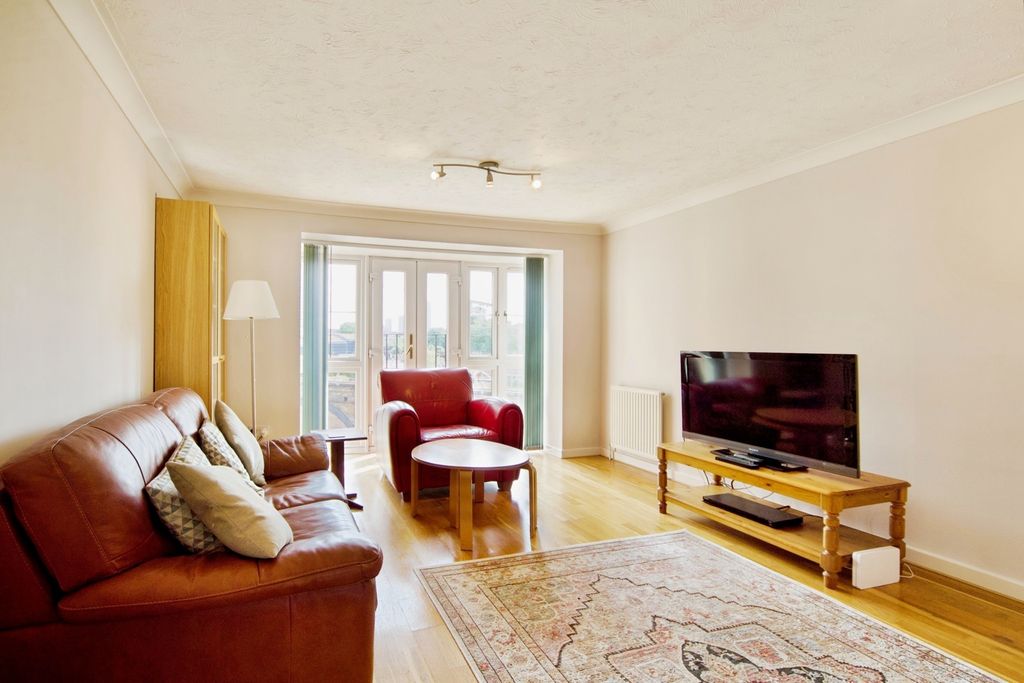 Property photo 2 of 17 Photo
