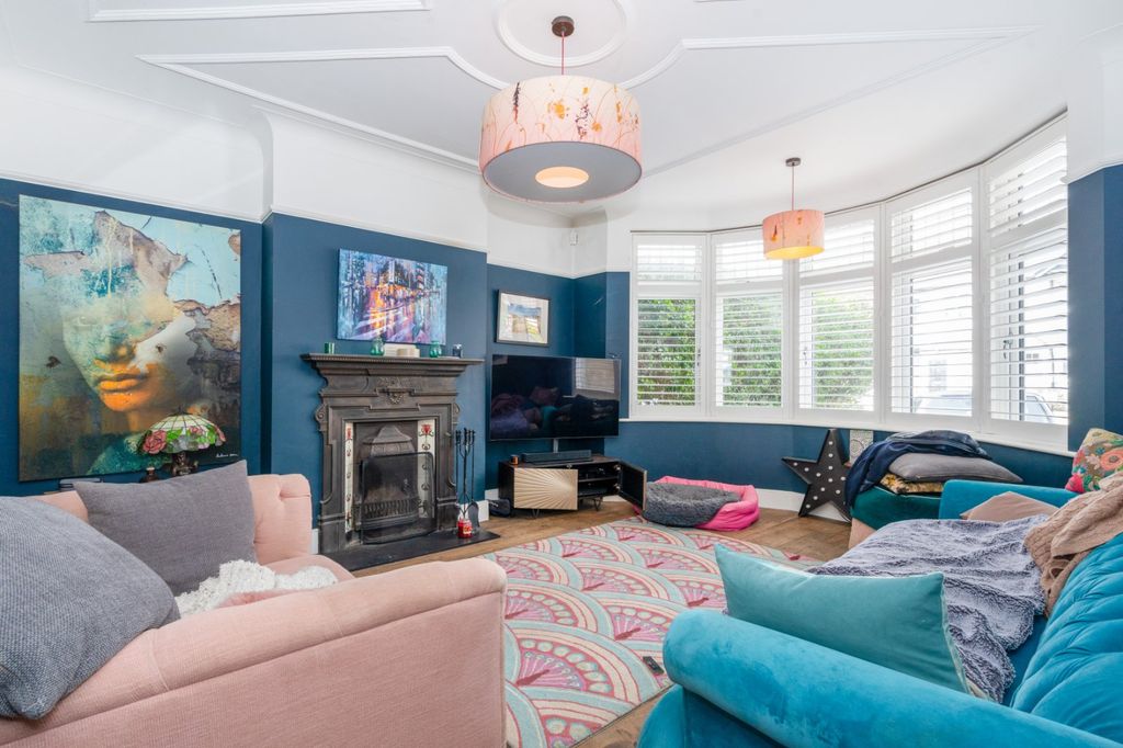 Property photo 2 of 23 Picture No. 11