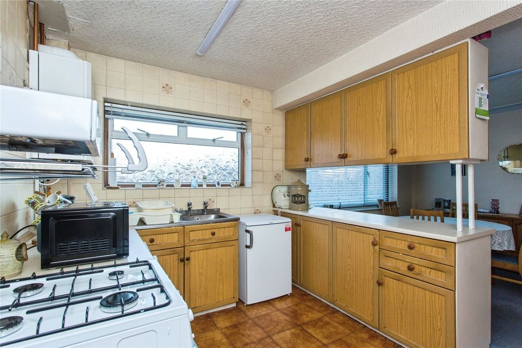 Property photo 3 of 20 Kitchen